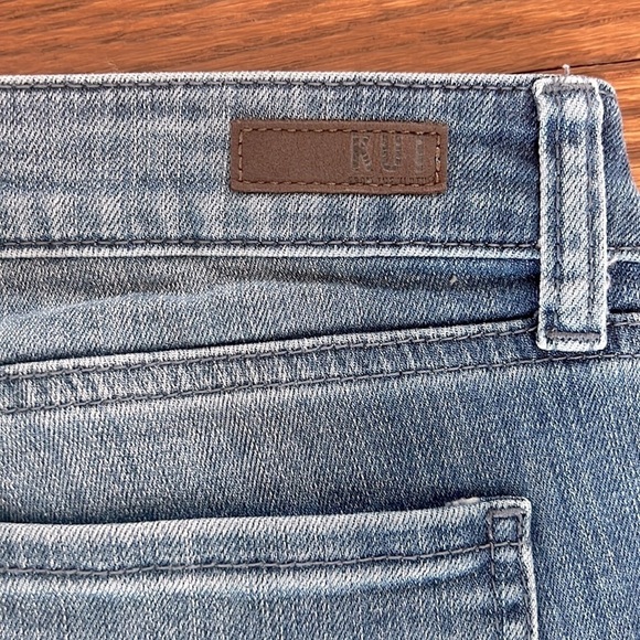 Kut from the Kloth Distressed Cropped Straight Leg with Frayed Hem size 10 - Picture 5 of 8